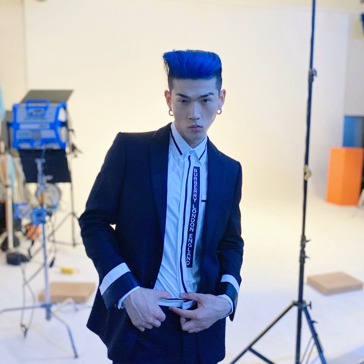 KARD_Official's tweet photo. [#BM]
데이즈드 8월호에 등장한 BM💙
더 다양한 사진은 데이즈드 8월호에서 만나요🔥

#KARD #비엠 #DAZED #데이즈드 https://t.co/cFzGOM8sVa