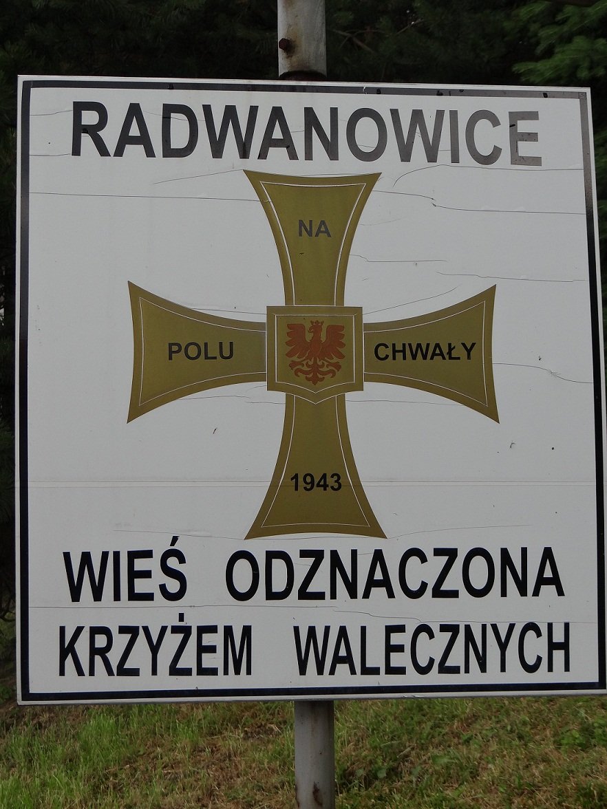 20/21.071943 r. - Niemcy dokonali pacyfikacji wsi Radwanowice pod Krakowem, zabijając 30 mieszkańców.

dziennikpolski24.pl/pacyfikacja-ra…

Tak - wieś odznaczona jest Krzyżem Walecznych!