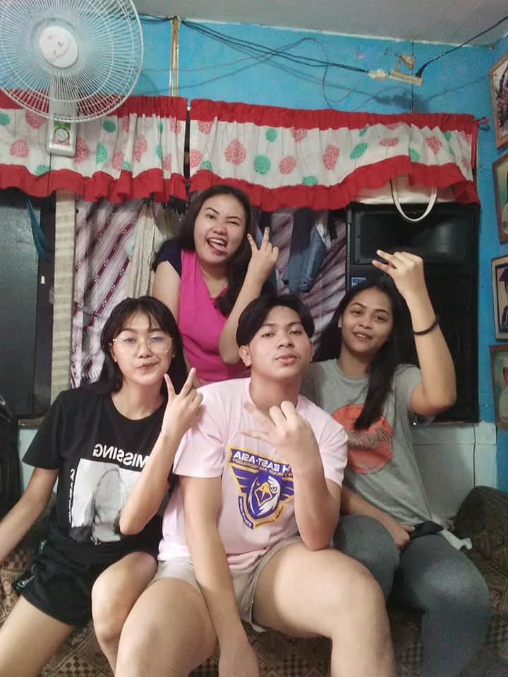 24_eiram's tweet photo. "Ang sarap tlga sa pakiramdam kapag may mga totoo kang kaibigan " 🤙🥰 https://t.co/bxAEWaNeyi
