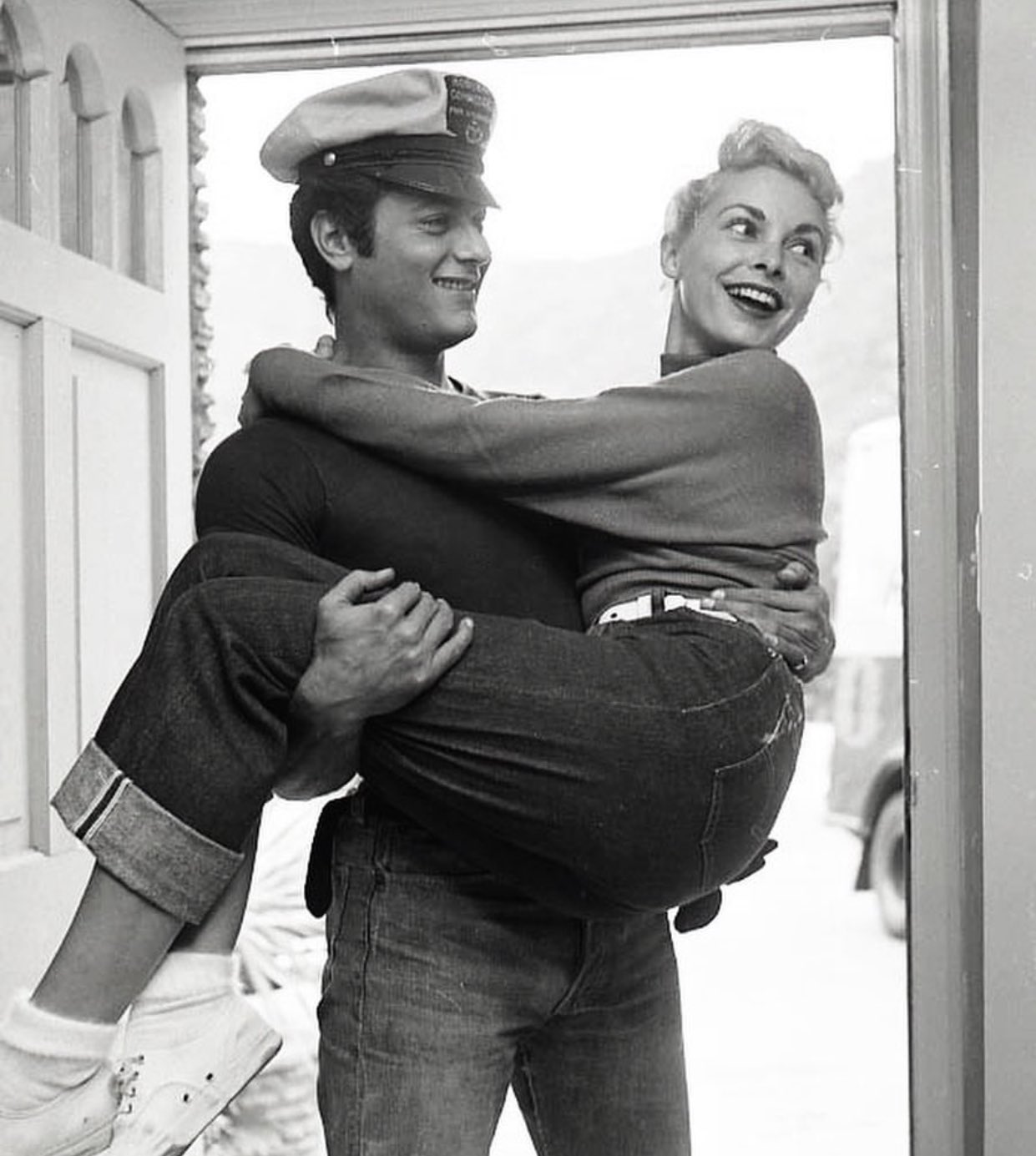 Tony Curtis Leigh Tony Curtis Leigh Holly vrogue.co