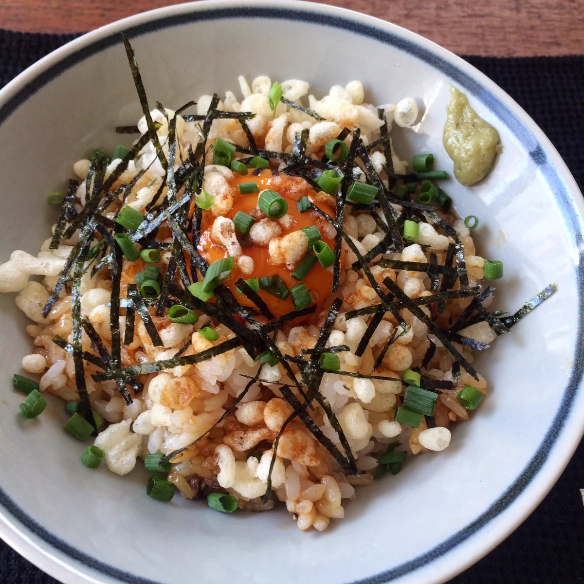 余ったうなぎのタレも有効活用！天カスと卵を足して天丼風に！