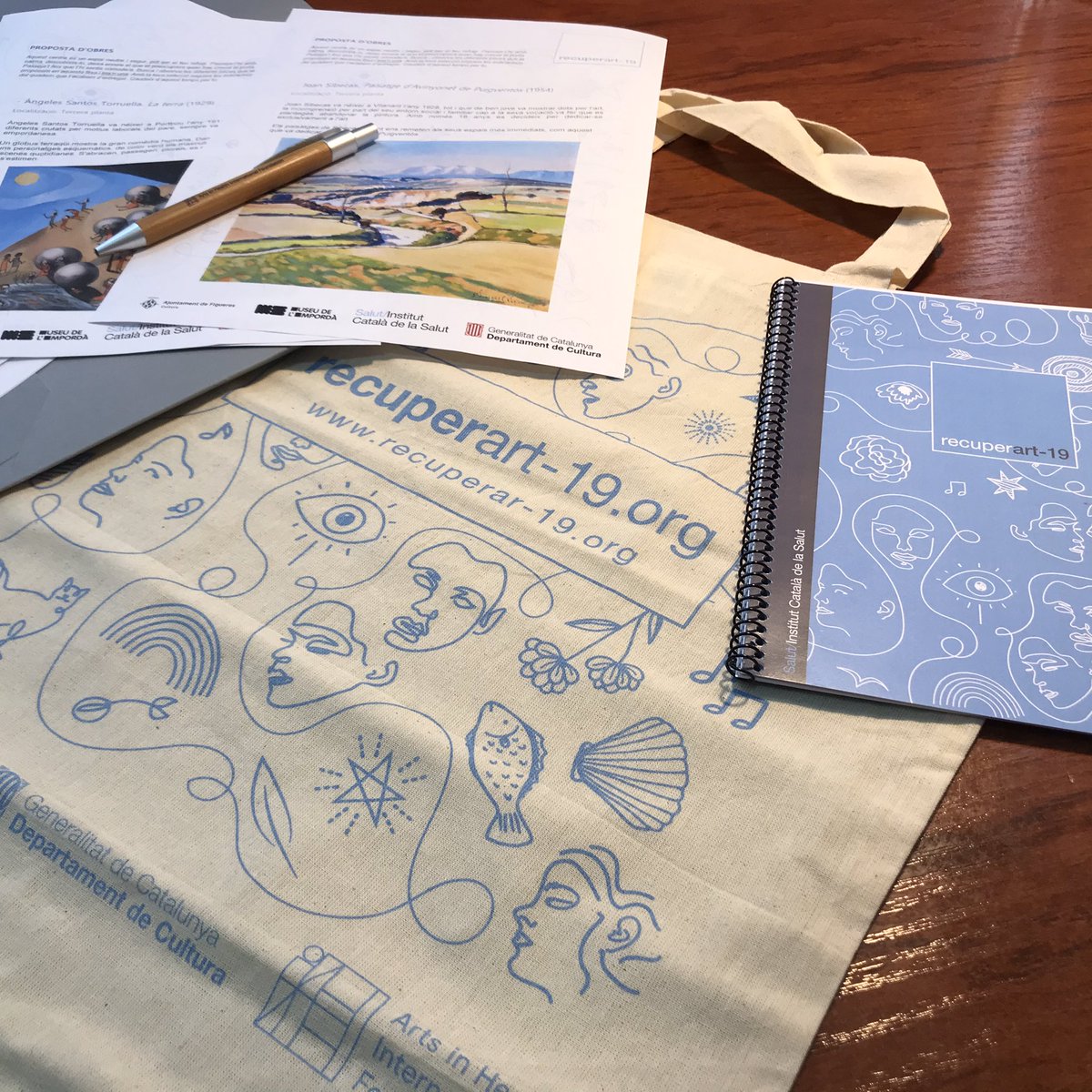museuemporda's tweet photo. Si ets personal sanitari vine al museu per evadir-te de la feina! Amb l’@icscat t’hem preparat una activitat per desconnectar a través de l’art. Demana la teva bossa al taulell d’informació! :) #artsandhealth https://t.co/y1fXgokoqv