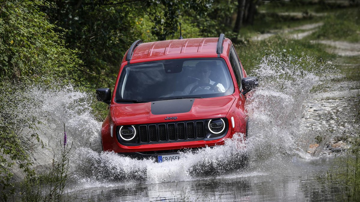 Top Gear The Jeep Renegade Now Comes As A Hybrid The Plug In Hybrid Suv Market Just Got A Little More Retro T Co Wd509f492q T Co B5hjt3biid