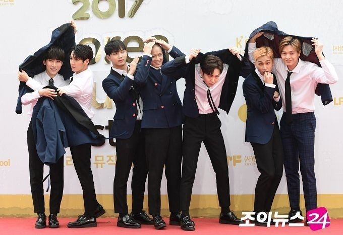 sungjae said their red carpet poses are more important than their comebacks and btob just yea hes right we agreed