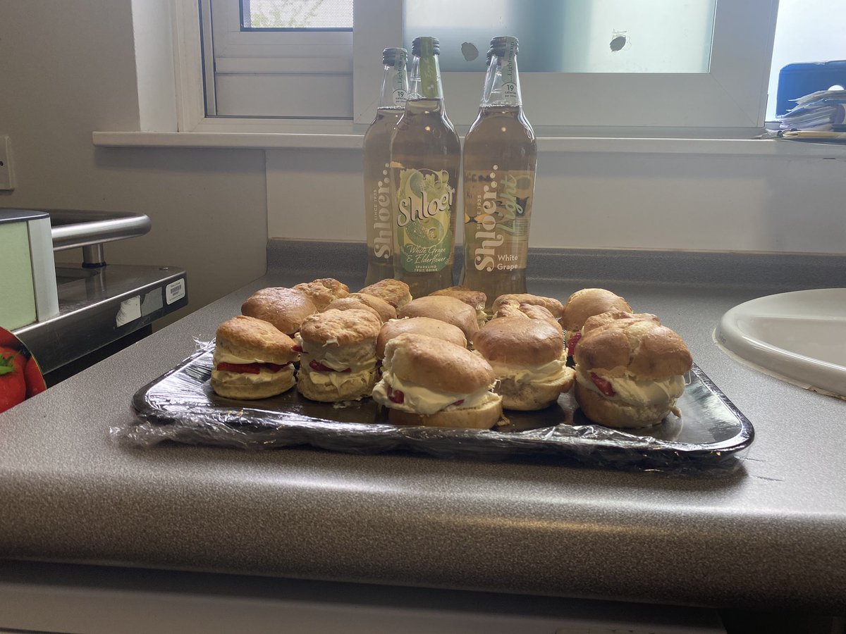 AmberWardNotts's tweet photo. Wimbledon may not have taken place this year but it didn’t stop the ward enjoying the throwback matches #Wimbledon #amberward #nhs #millbrook #nottshc https://t.co/UzRMxk8sMI