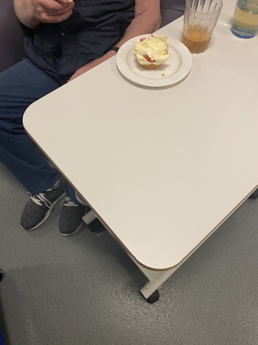 AmberWardNotts's tweet photo. Wimbledon may not have taken place this year but it didn’t stop the ward enjoying the throwback matches #Wimbledon #amberward #nhs #millbrook #nottshc https://t.co/UzRMxk8sMI