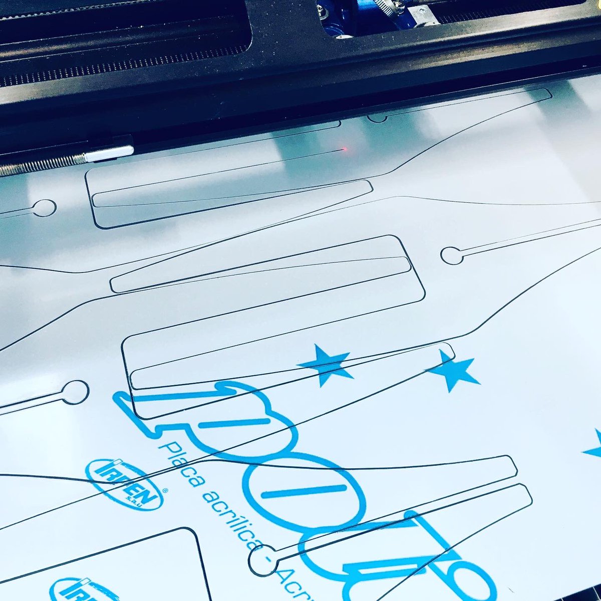 wyn_griffith's tweet photo. Working on bespoke Covid-19 desk screen supports for @LoyaltyLogistix . #fusion360 #incscape and the #ffiws makerspace equipment @msparc getting the job done (also in #prothmadog @arloesigwynedd).
#arfor #ffiws #creu #make https://t.co/ZLrD5o4t2x
