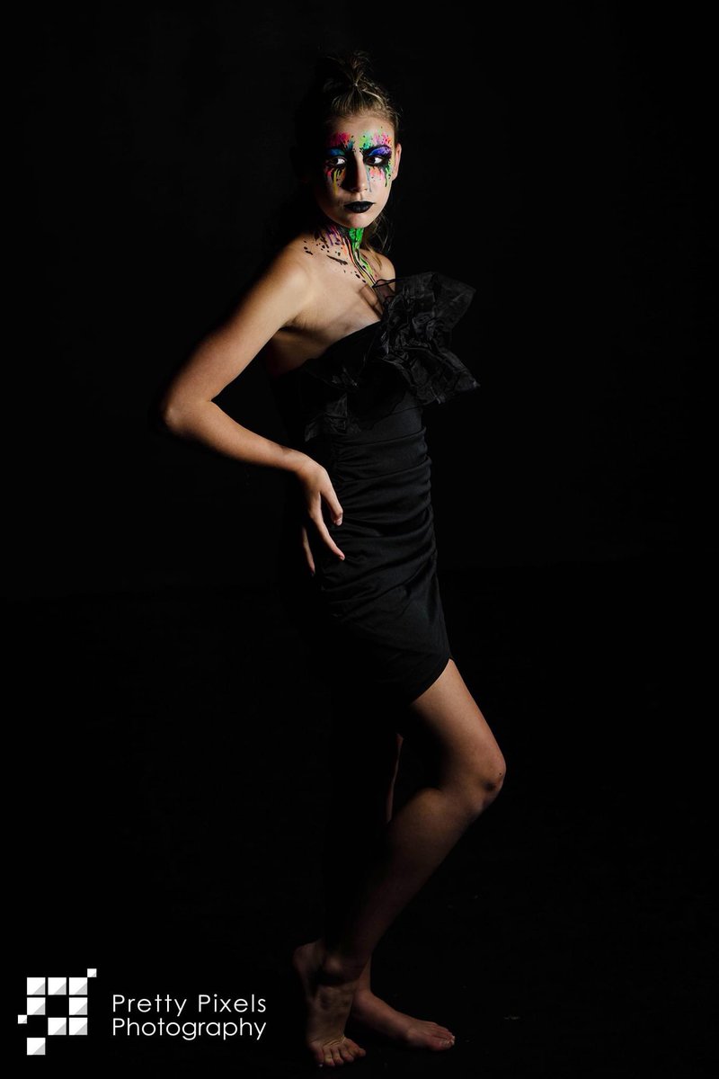 PrettyPixelsKY's tweet photo. #neon  #photoshoot #painted #makeup https://t.co/VYJzdSFZiD