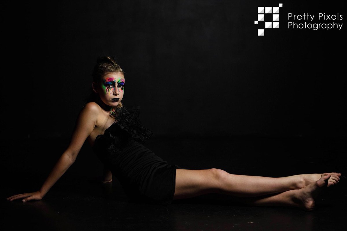 PrettyPixelsKY's tweet photo. #neon  #photoshoot #painted #makeup https://t.co/VYJzdSFZiD