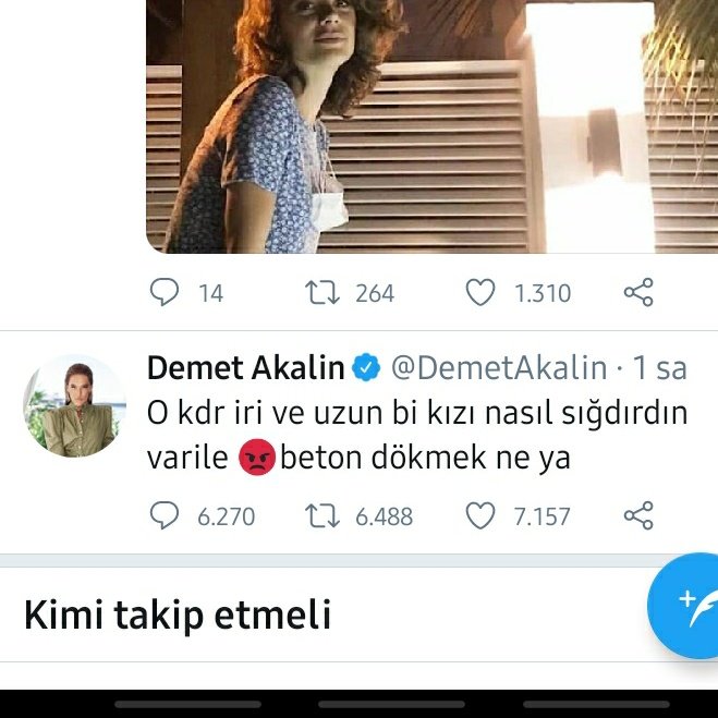Bu şarkıcı müsveddesini takip edenler kendinden utansın. Canice katledilişin kıyımın sorgulanan yanı bu mu? Katillerin eli kolunu sallaya sallaya gezmelerine olanaklar yaratan sevgili hükümetini sorgula!Hak arayıp ses olmaktansa anca saraya yaranmakla mesai yap sen #pinargultekin