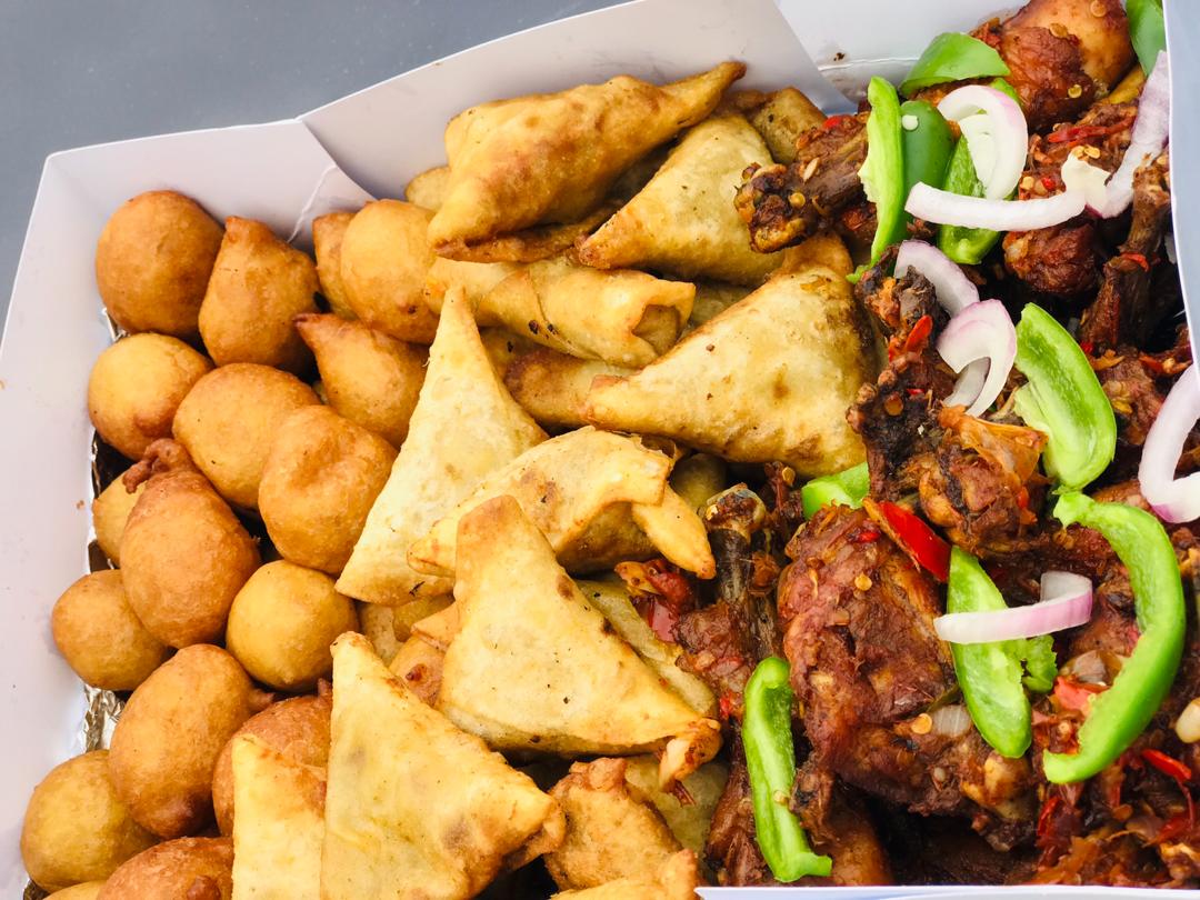 Mr_Adanu's tweet photo. #BBNajia #CristianoRonaldo Jeff Bezos Buhari Kanye  #TachaXMyPaddi

Party without chops na meeting
Delivery within Abuja is free 
🙏🏾 rt &amp; DM me 
20 pieces Samosa.       
20 pieces sringrolls 
70 piecies of puff puff
15 pieces of peppered chicken
Price tag #10,000 only. https://t.co/oBty9gzNc3