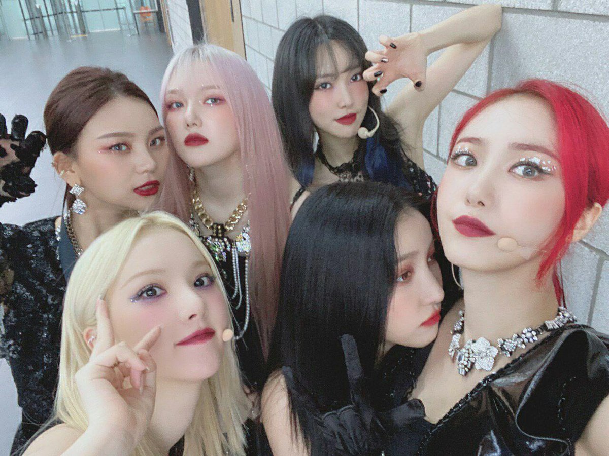 yumji1731's tweet photo. #Apple1stWin 
1위 축하해요 우리 여친들❤️❤️ https://t.co/mFIiOriQuL