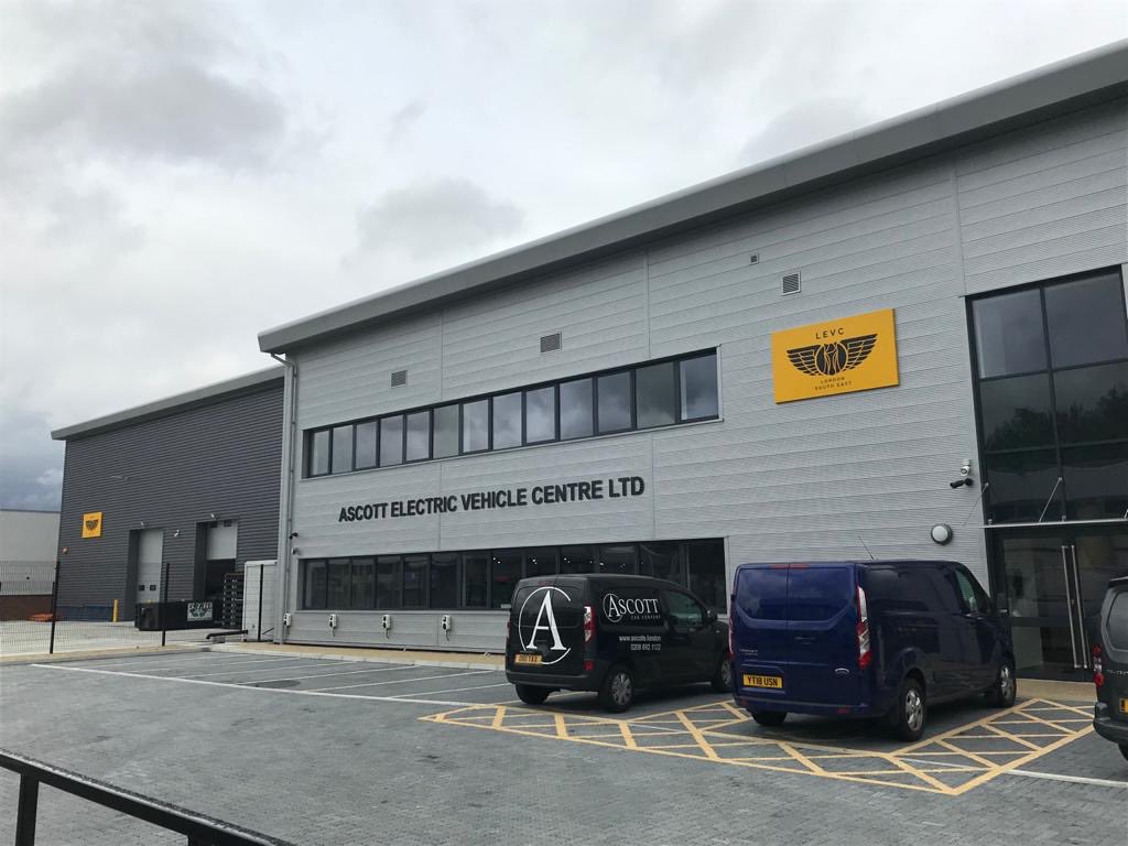 AscottsGroup's tweet photo. #ascottsgroup #ltda #txe #TX4 #ascottcabco #electrictaxi #electrictx #blacktaxi #londonsfinest #londoncabbie #tfl #tflblackcab #hackneycarriage #officiallondonblackcab #licensedblacktaxi #everythinglondon #cityoflondon #westendoflondon #inthistogether #blackcabs4nhs #levc https://t.co/FcDk3wMz4h