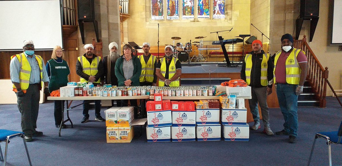 L👀k at this wonderful donation of food from Shri Guru Tegh Bahadur Gurdwara Glasgow! 

This just shows how our community works together for the greater good to help those less fortunate.

Thank you so much to all volunteers &amp; people who donated, we couldn't do it without you 🥰
