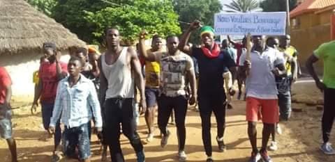DeUfdg's tweet photo. Haute Guinée : Ce mardi 21 juillet 2020 la jeunesse sont dans les rues de kankan pour exiger l'eau, l'électricité et des routes pour la ville de kankan.
@GouvGN @alphacondepresi @IbrahimaKFofana @dr_pades @Cellou_UFDG @Observateurs @le_Parisien @RFIAfrique @Le_Figaro @Mediapart https://t.co/6jxKlczEFE
