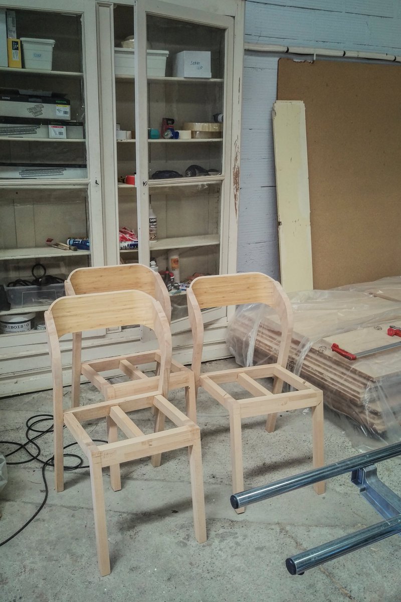 FabLab_Toulouse's tweet photo. La production des chaises pour le nouveau local va bon train. Objectif : 84 chaises, statut actuel : 32 !

#fablab #toulouse #productionlocale #diy #chairdesign https://t.co/8NFYNqZ6ak
