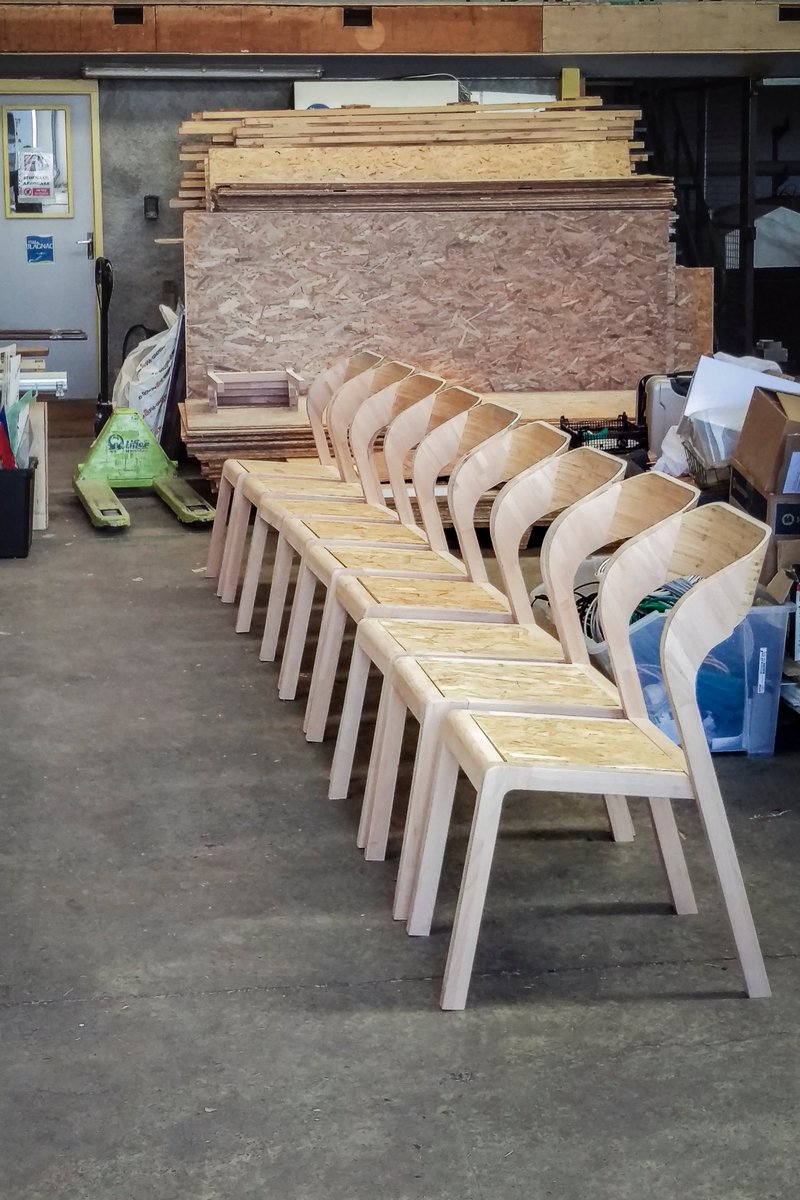 FabLab_Toulouse's tweet photo. La production des chaises pour le nouveau local va bon train. Objectif : 84 chaises, statut actuel : 32 !

#fablab #toulouse #productionlocale #diy #chairdesign https://t.co/8NFYNqZ6ak