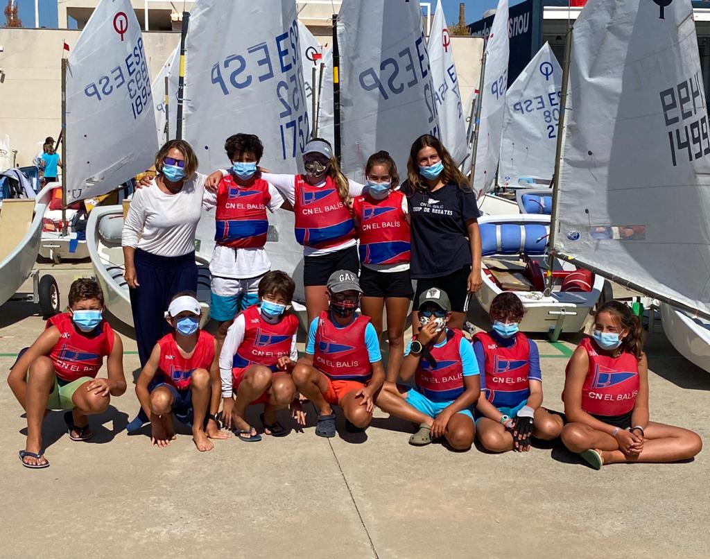 cnelbalis's tweet photo. Diumenge va finalitzar el Campionat de Catalunya de la classe Optimist realitzat al @nauticmasnou, on en Juan Lleonart i la Joaquina Memi van fer podi!
#SantAndreudeLlavaneres #BeBalís #Estiu #PortBalís #LaMardeBé #VitaminaBlava #sentirelmar https://t.co/ipYM6jld8P