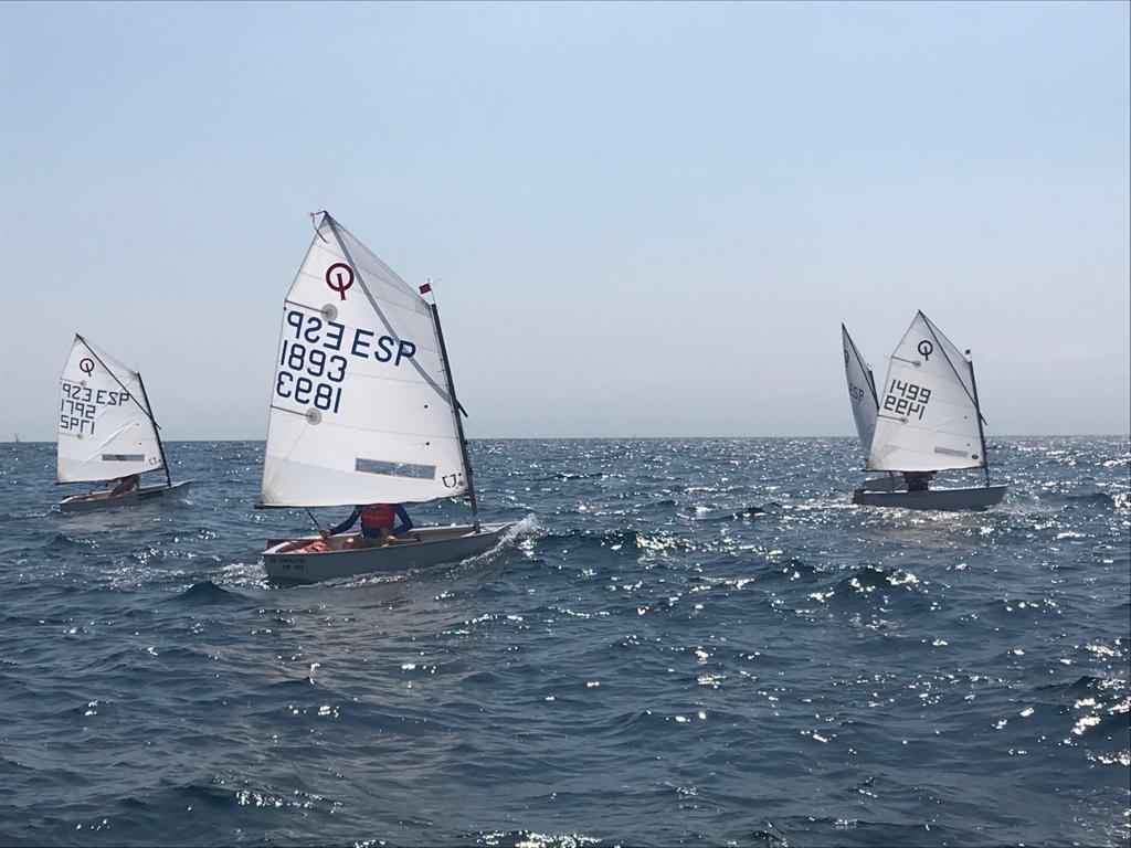 cnelbalis's tweet photo. Diumenge va finalitzar el Campionat de Catalunya de la classe Optimist realitzat al @nauticmasnou, on en Juan Lleonart i la Joaquina Memi van fer podi!
#SantAndreudeLlavaneres #BeBalís #Estiu #PortBalís #LaMardeBé #VitaminaBlava #sentirelmar https://t.co/ipYM6jld8P
