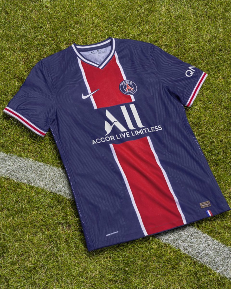 redboyfr's tweet photo. 💥 Le PSG a présenté ses nouveaux maillots pour la saison 2020/2021, avec le grand retour du modèle Hechter pour la version domicile pour célébrer les 50 ans du club.
#mbappe #marquinhos https://t.co/8thBTnCaA4