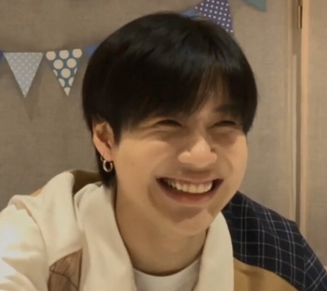 lovebyshinee's tweet photo. jinki and taemin’s faces after they mention their shinee members 😭 https://t.co/1cuILoqGvN