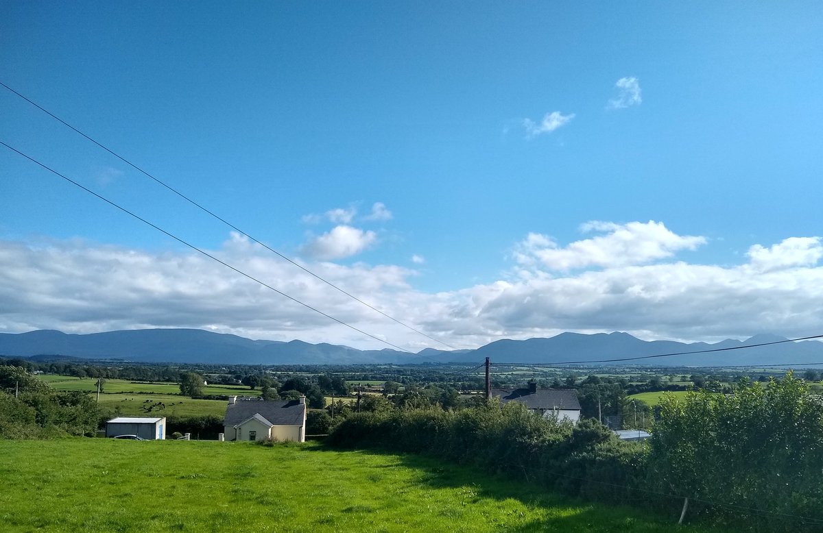 ScartyReidy's tweet photo. With views like this, the remote home office is looking very appealing. https://t.co/7iFFFKMU9l