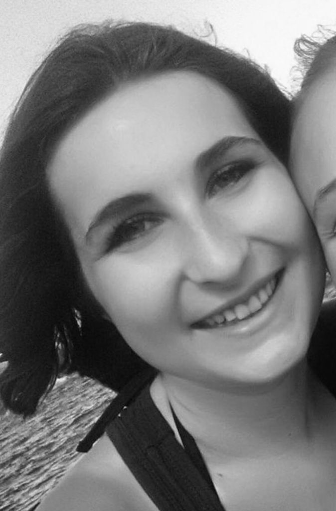 Pour Philippe, Mélanie, Thomas et Axelle il n’y a ni mobilisation des célébrités, ni indignation médiatique, ni désignation du coupable, ni genou à terre, ni réaction du gouvernement. 
#OnVeutLesNoms #JusticePourAxelle