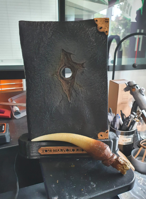 3DFilaPrint's tweet photo. #HARRYPOTTER FANS CHECK IT OUT!
Honey Badger Print and Paint are at it again!
Here is their #3dprinted #RiddleDiary and #Basilisk #fang #printed with #filamentum #black, on a sidewinder x1, 0.2mm #layer #height https://t.co/zuMDV2iq8b