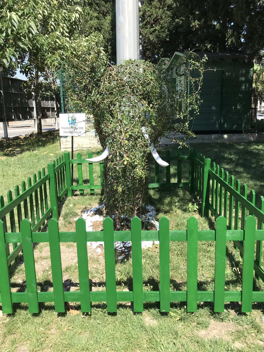 katibe56's tweet photo. Antakya/Hatay da bir belediye ye ait park canlı bitkilerle yapılmış,muhteşem.Yapanın eline sağlık,bir parkta sergileme fikrini düşünen Park bahçeler çalışanınının fikrine sağlık. https://t.co/g0Indd2wJF