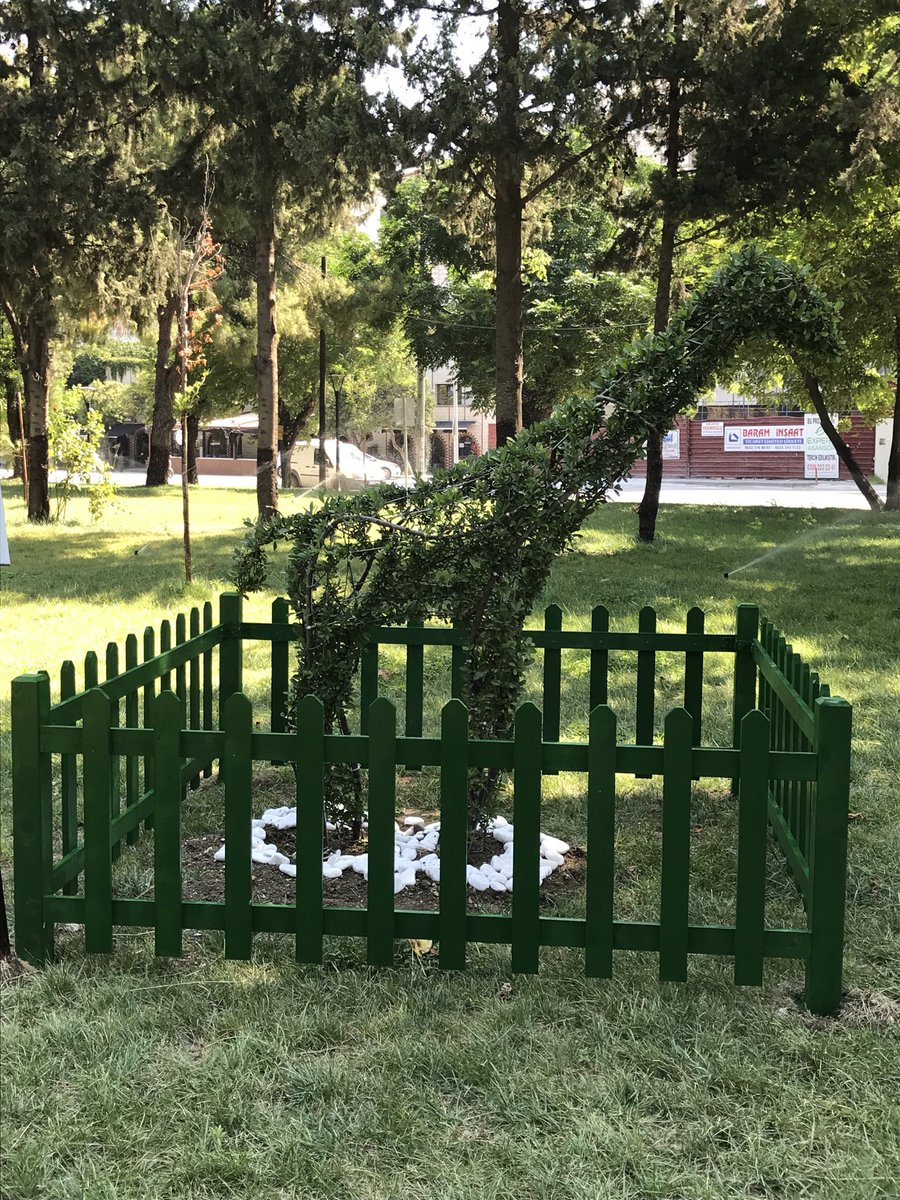 katibe56's tweet photo. Antakya/Hatay da bir belediye ye ait park canlı bitkilerle yapılmış,muhteşem.Yapanın eline sağlık,bir parkta sergileme fikrini düşünen Park bahçeler çalışanınının fikrine sağlık. https://t.co/g0Indd2wJF