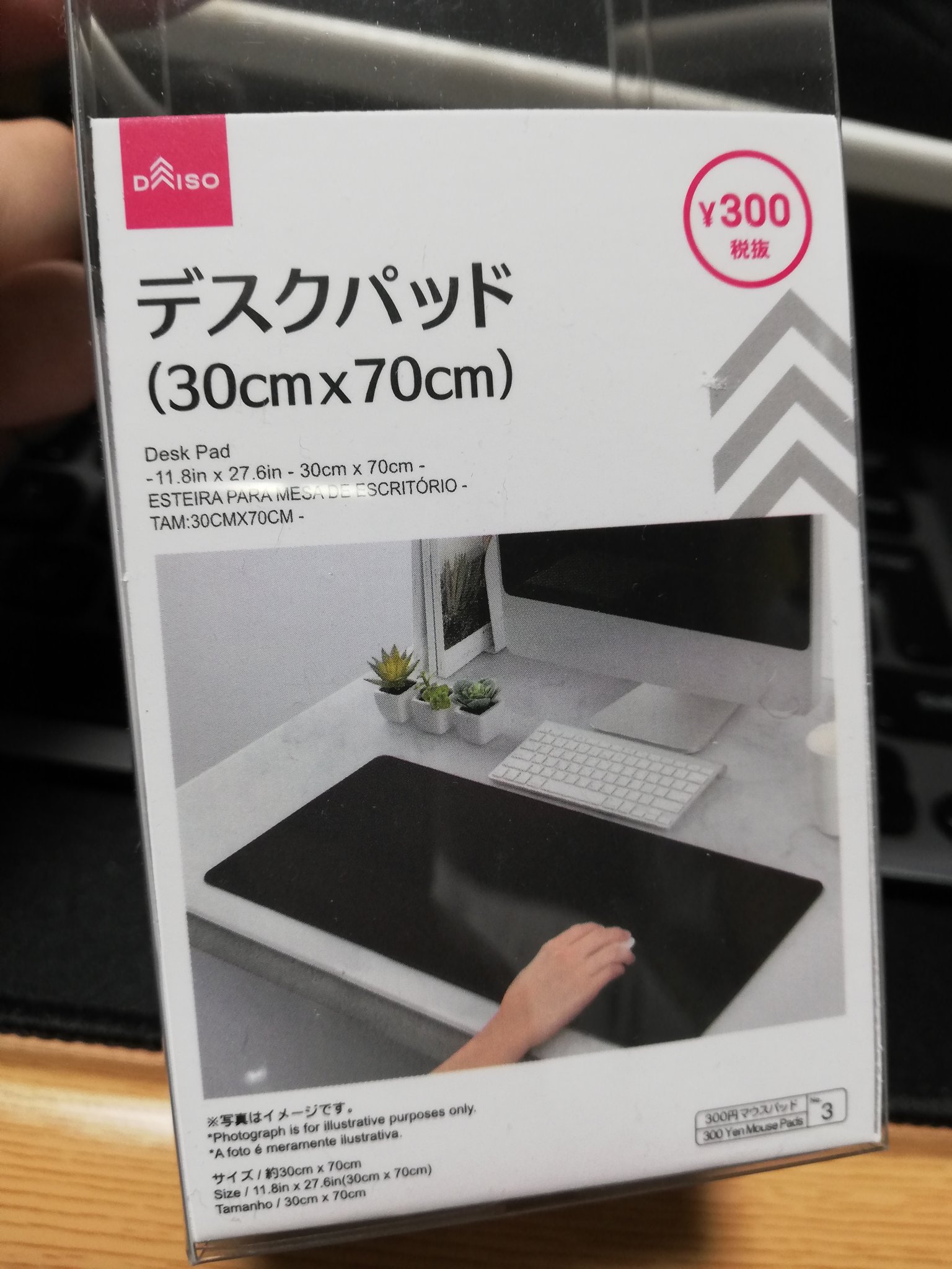 ちりたま ダイソーのデスクパッド買ってきた これでfpsが快適になる 今まではローセンシでやってるのにマウスパッド が15 くらいの小さいサイズだったから動かせる距離気にしてやってた T Co Fuxogg0zob Twitter