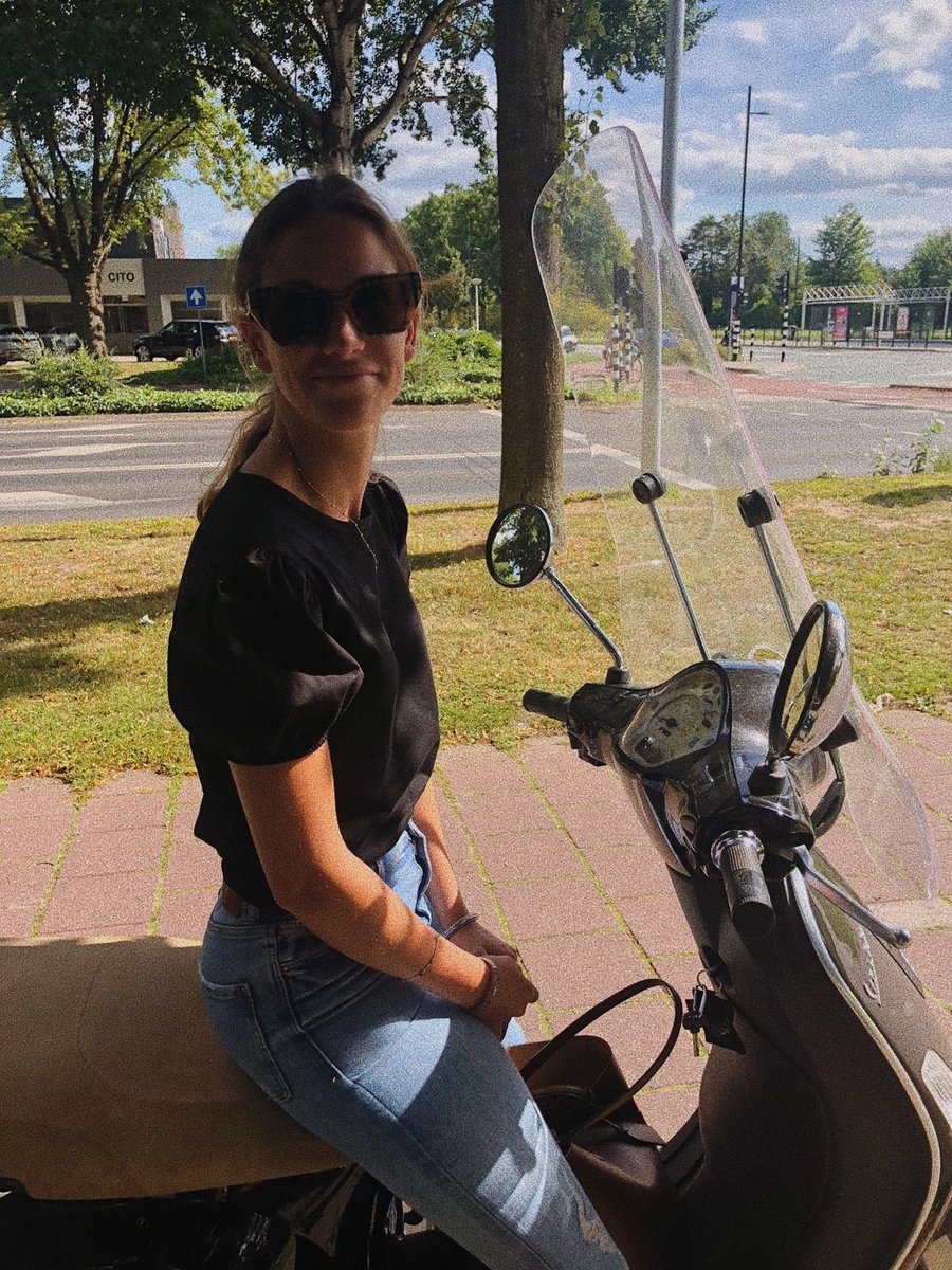 ayathelabel's tweet photo. Also here is a bad ass pic of me on my way to pick some bad ass flowers https://t.co/s18Af7TilP