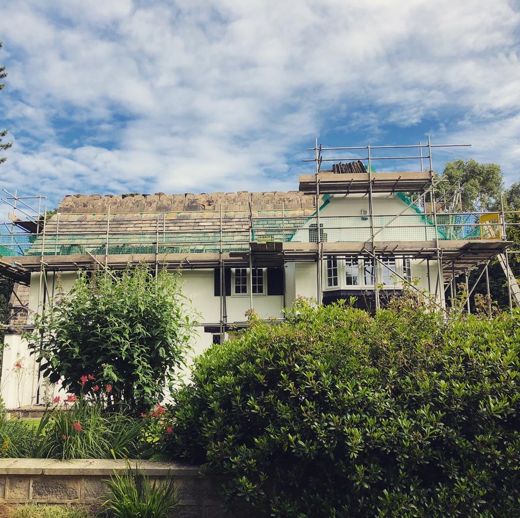 Picklesroofing's tweet photo. Strip and recover in progress, stone slates, upgrading the insulation, new lead work, new premium felt and battens. Rear roof all set up and ready to slate. #roofing #leeds #slating #leadwork #insulation #proctorroofshield #scaffolding #yorkshirestone #workinghard #pickles https://t.co/mqaIE6xlz9