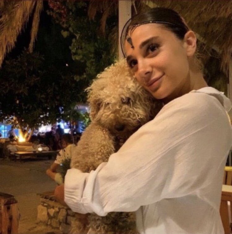 Her gün bir gülüş soluyor  #pinargultekin