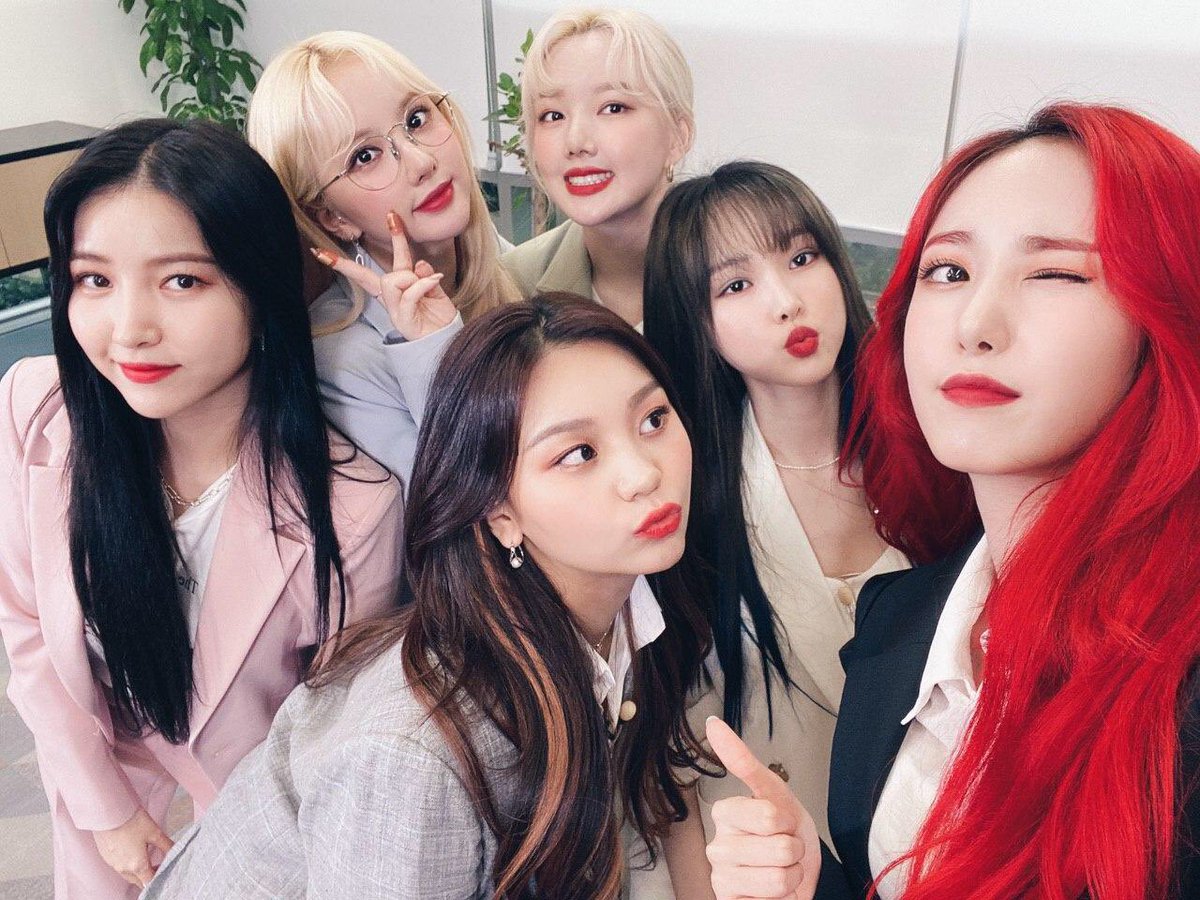 GFRDofficial's tweet photo. [📺 #여친Now]
내 옆자리 상사가
#여자친구 #GFRIEND 라면?

달콤🍬한 상상😍을 
현실로 만들어주는
#인생주식회사 속 
오피스🏢 여친이들🌟

수트친구가 보고 싶다면,
지금 바로 함께해볼까요~?

▶️ https://t.co/pbIXxdi99e https://t.co/ygyz2QWuQb