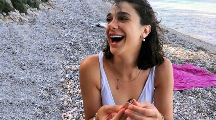 Bir kişi bu gülüşe son verdi, şimdi tüm insanlık uğraşsak tekrar güldüremeyiz! #kadınaşiddetedurde