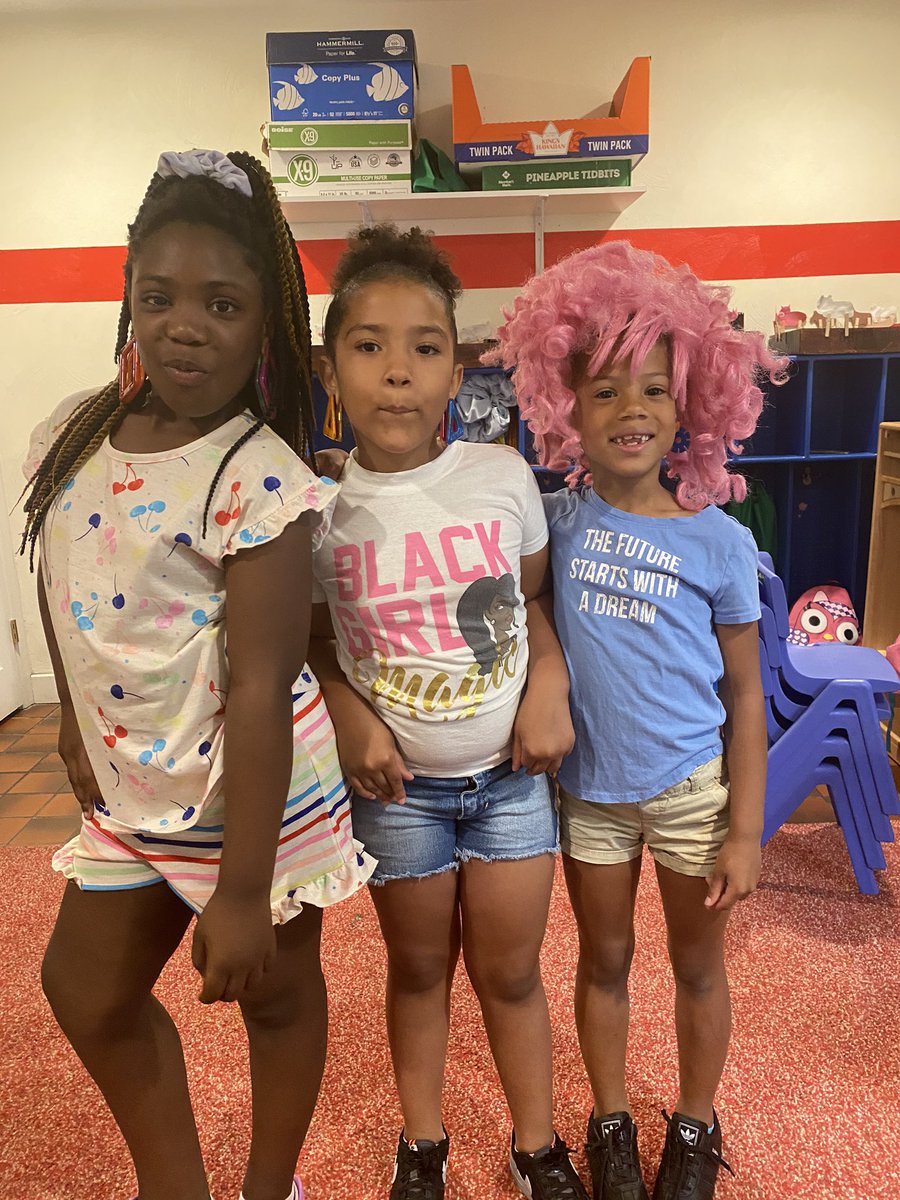 Unique Little Hands tweet media