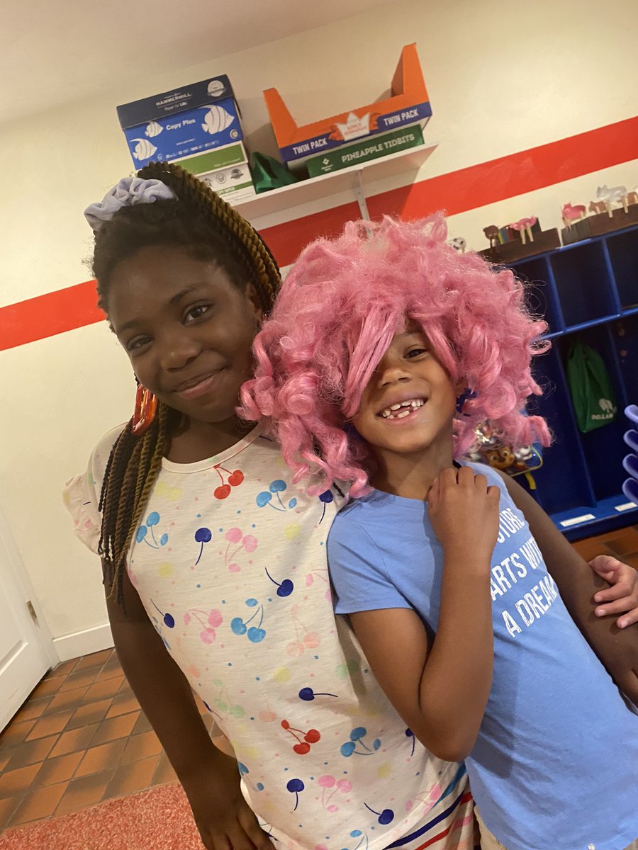 Unique Little Hands tweet media