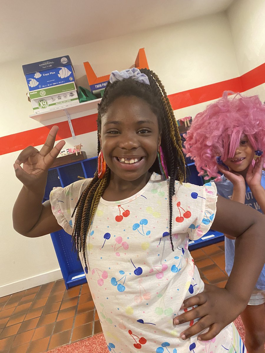 Unique Little Hands tweet media