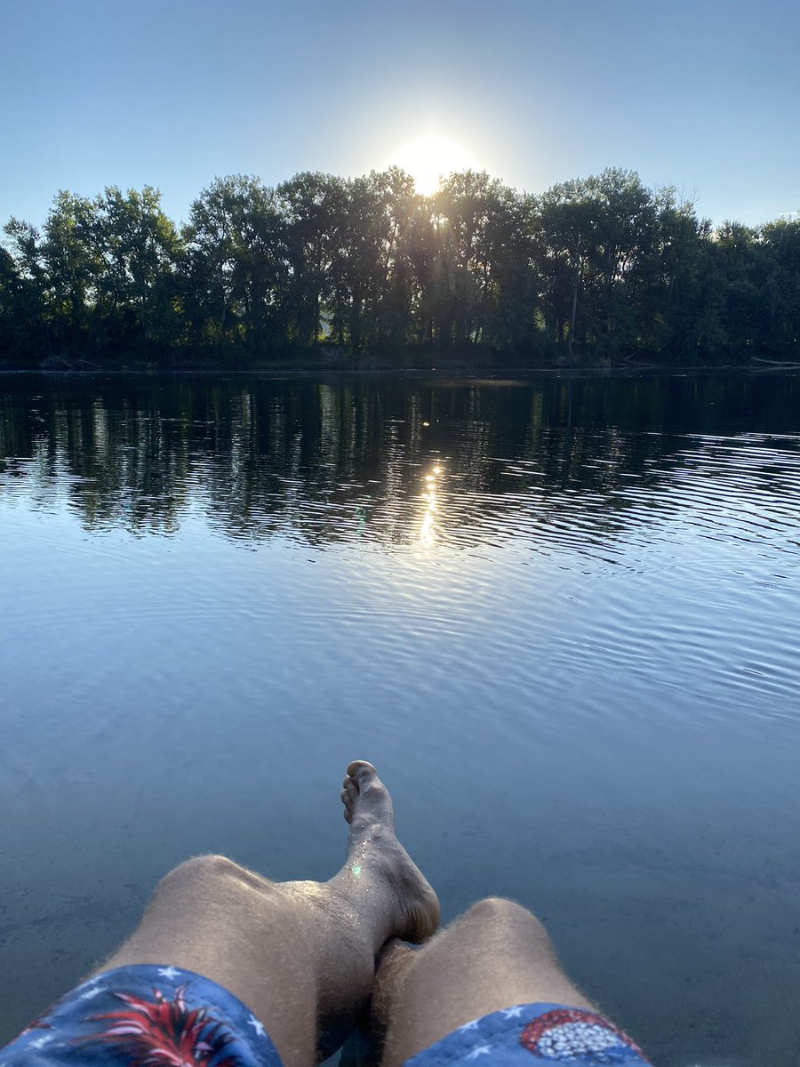 BlitzzBurrgh's tweet photo. Sunrise on the river this morning ☀️
#Massachusetts #Fishing #Summer #FishingFool #CarpFishing #SunriseChaser https://t.co/RRY7QgtVsT