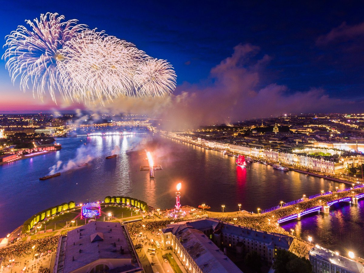 chitzolife's tweet photo. We’ve got a spectacular that’s so chitzo this week as we look at the White Nights Festival in St Petersburg, Russia
#chitzo #thatssochitzo #russia #whitenights #festival #stpetersburg #twilight #fireworks #summer #dancing #live #music #ballet #sails #boats #carnival https://t.co/eaSRy403qW
