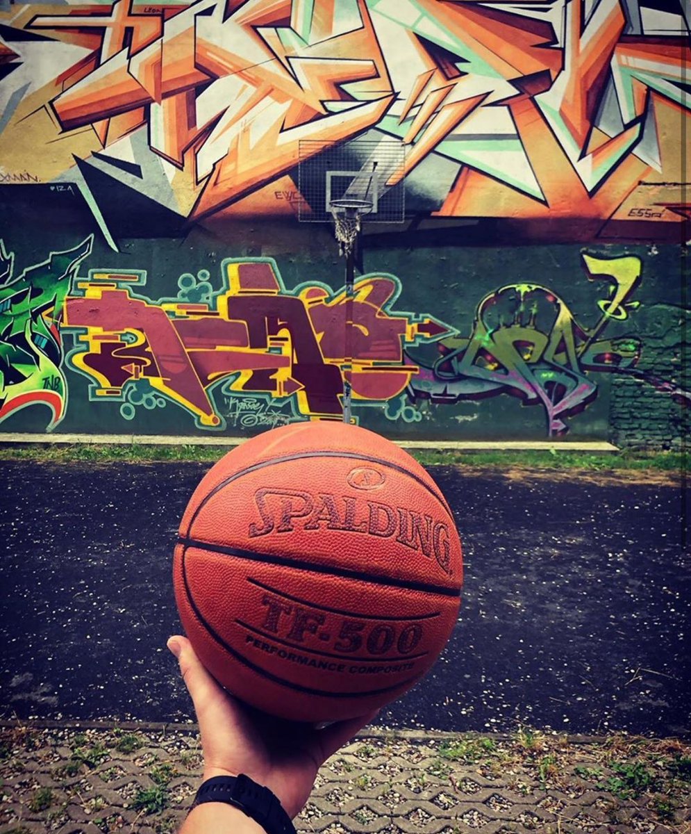 Spalding España tweet media