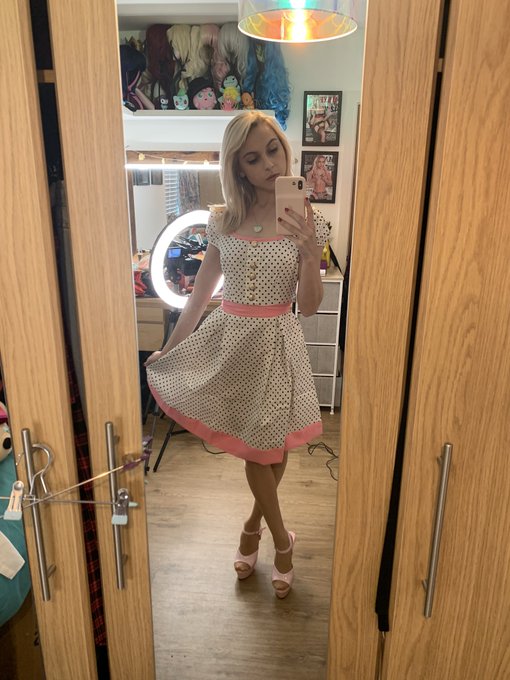 Dress says butter wouldn&rsquo;t melt but those heels say something else but what? Comment below X this little<a href="/tag/mvsales"class="tags"><span>#mvsales</span></a>