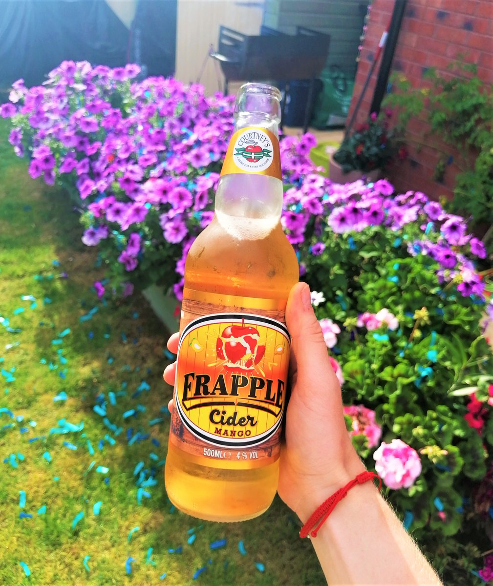 courtneyscider's tweet photo. We cracked open a couple of Frapple Fruit Ciders this weekend for a BBQ and it went down a treat!

#frapple #mangocider #bbq #sunshine #summer #fruitcider #courtneyscider #courtneysdrinks https://t.co/L8Wf2HFshz