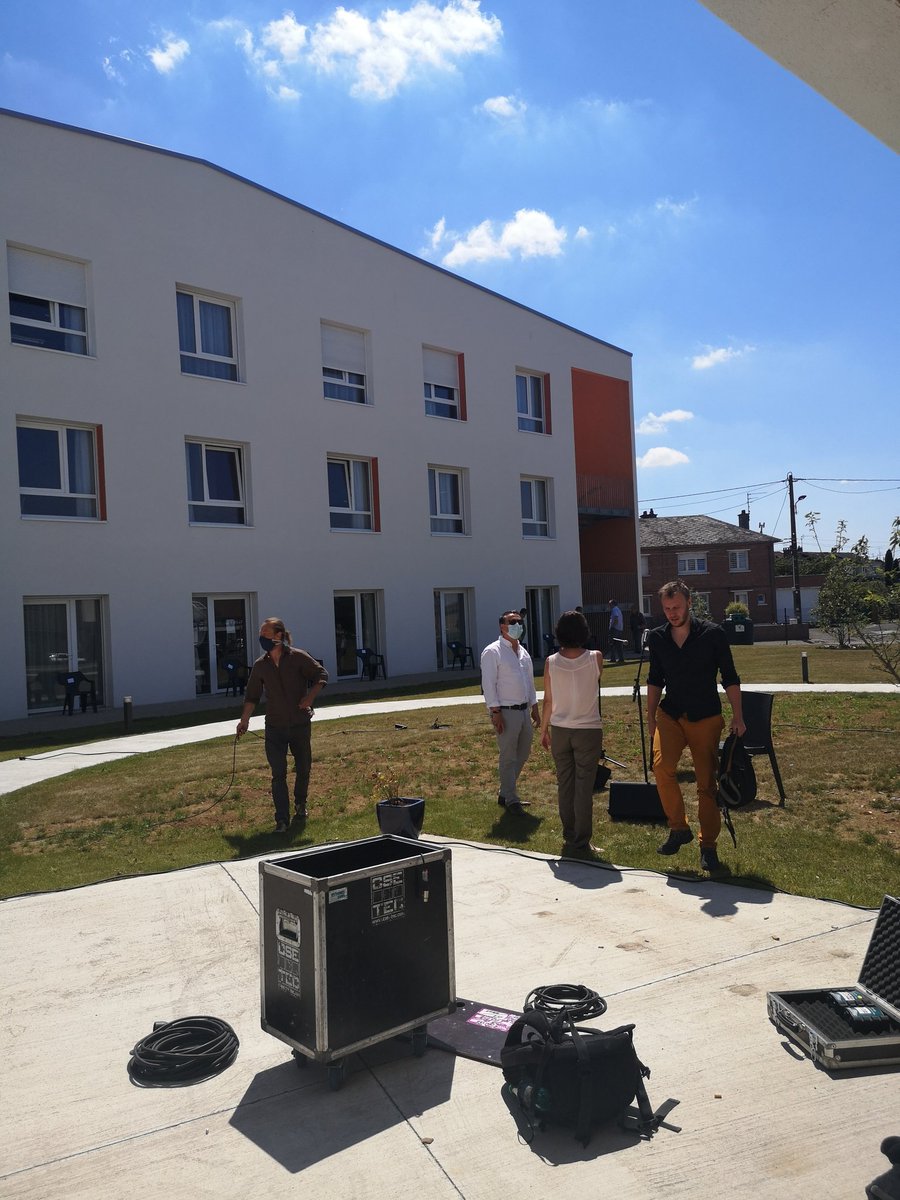 FIDAL_HDF's tweet photo. En direct de #Drocourt pour un 2ème concert violon/accordéon à l'EHPAD André Pouly. Nos équipes s'installent, sous l'œil des résidents et du personnel soignant, impatients d'entendre les musiciens jouer ! Le soleil est au rendez-vous pour cette belle journée ! https://t.co/acZuV6DQ4q