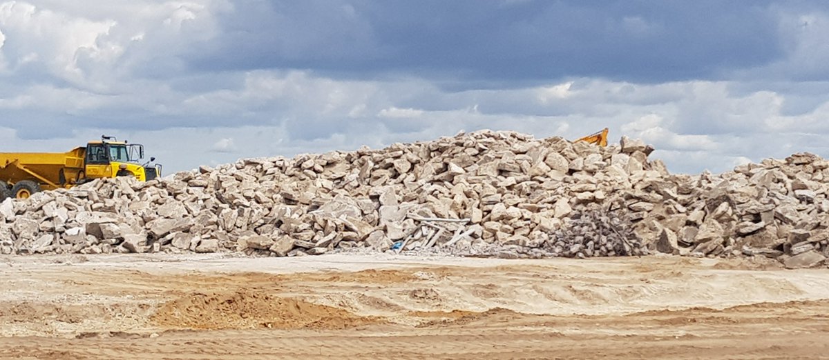 ECORRPLANT's tweet photo. Busy few weeks at RAF Mildenhall for Lane and Skillen, still more concrete to come up and be crushed but with the earthworks due to start this week...its getting hectic!!!
#diggingthedream #Hyundai #sandvic #volvodumptruck https://t.co/8GUh1znzFf