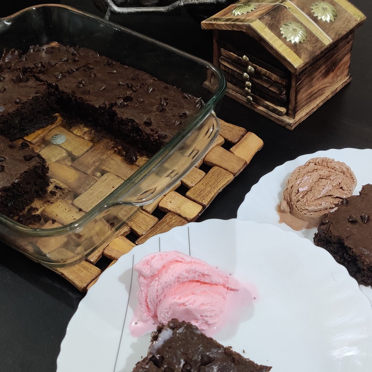CooksDumb's tweet photo. We know everyone loves #chocolatechipbrownies,here's the easiest way to make them.We particular like them hot, but you can have them with ice-cream too! #brownies are the king of deserts.For the recipe,follow the link in bio @youtube @youtubeindia #chocolatechips #brownie #cocoa https://t.co/1xhoM9HhGN