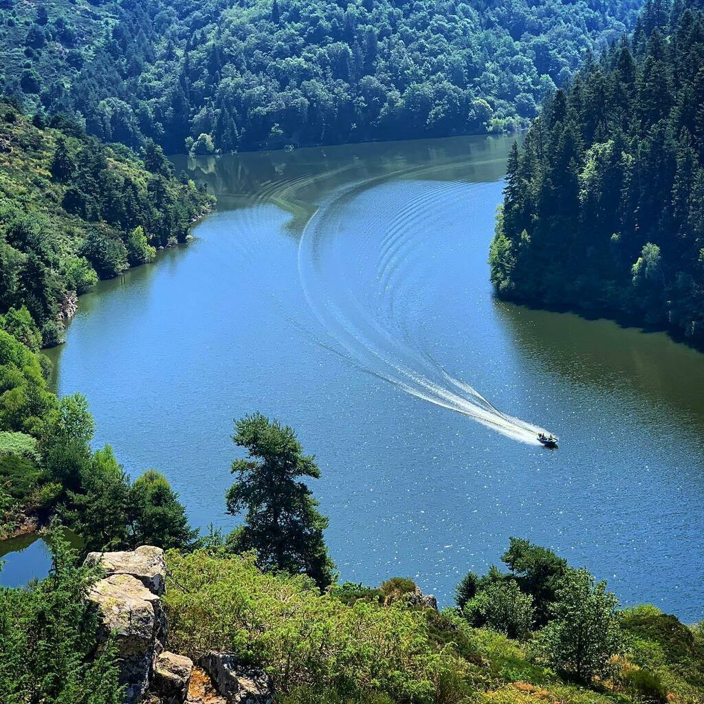 chjobic's tweet photo. Freedom on the water https://t.co/yizjCglKY2 https://t.co/tIdlgue9lO