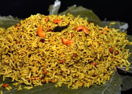 முதல்நாளுக்கு தேவையான உணவை வீட்டிலிருந்தே எடுத்து செல்வது பழக்கம். நல்ல உணவென்பது மூணாரில் கிடைக்கும்,