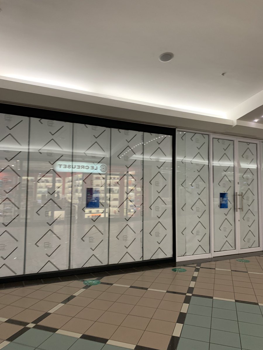 Delphine_DG's tweet photo. Looking at this 👇🏾 at lunchtime today I struggle to see how SA retail property companies just “rebound”. This was just one wing. https://t.co/n6eMx2F83Y